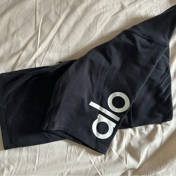 ALO Yoga Black Athletic Shorts - Picture 1 of 3